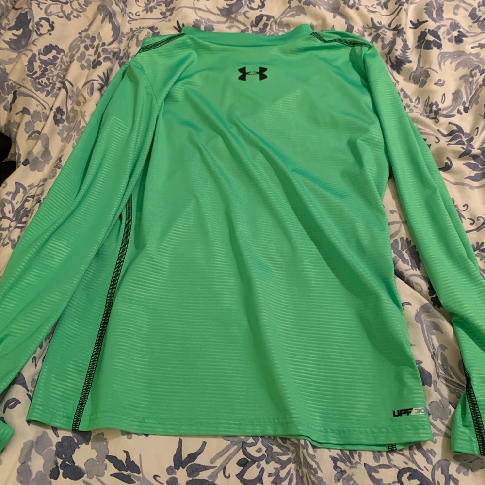 Under Armour YXL shirt